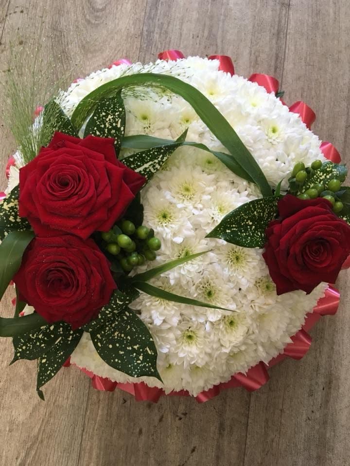 Red Based Posy Pad