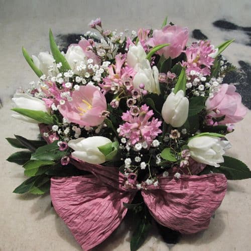 A pink arrangement for Valentines Day / Μια ροζ σύνθεση για τον Άγιο Βαλεντίνο