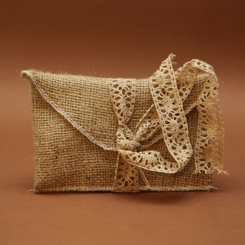 Burlap envelope with cotton lace favour / Μπομπονιέρα φάκελος λινάτσας με βαμβακερή δαντέλα