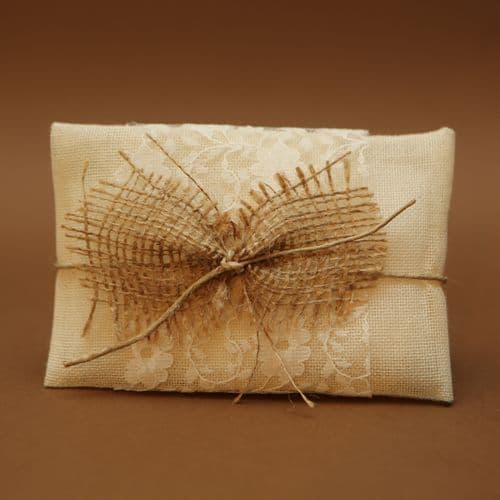 Gauze with lace and burlap favour / Μπομπονιέρα απο γάζα με δαντέλα και λινάτσα
