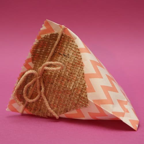 Handmade chevron paper bag favour / Χειροποίητη χάρτινη μπομπονιέρα