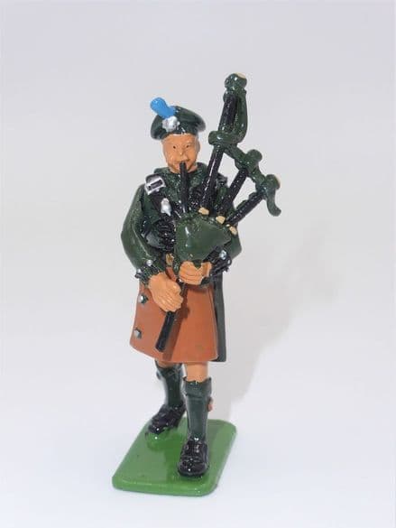 WB00316 Piper - Irish Guards