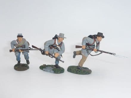 WB17930 Confederate Infantry in Frock Coats Charging Set1